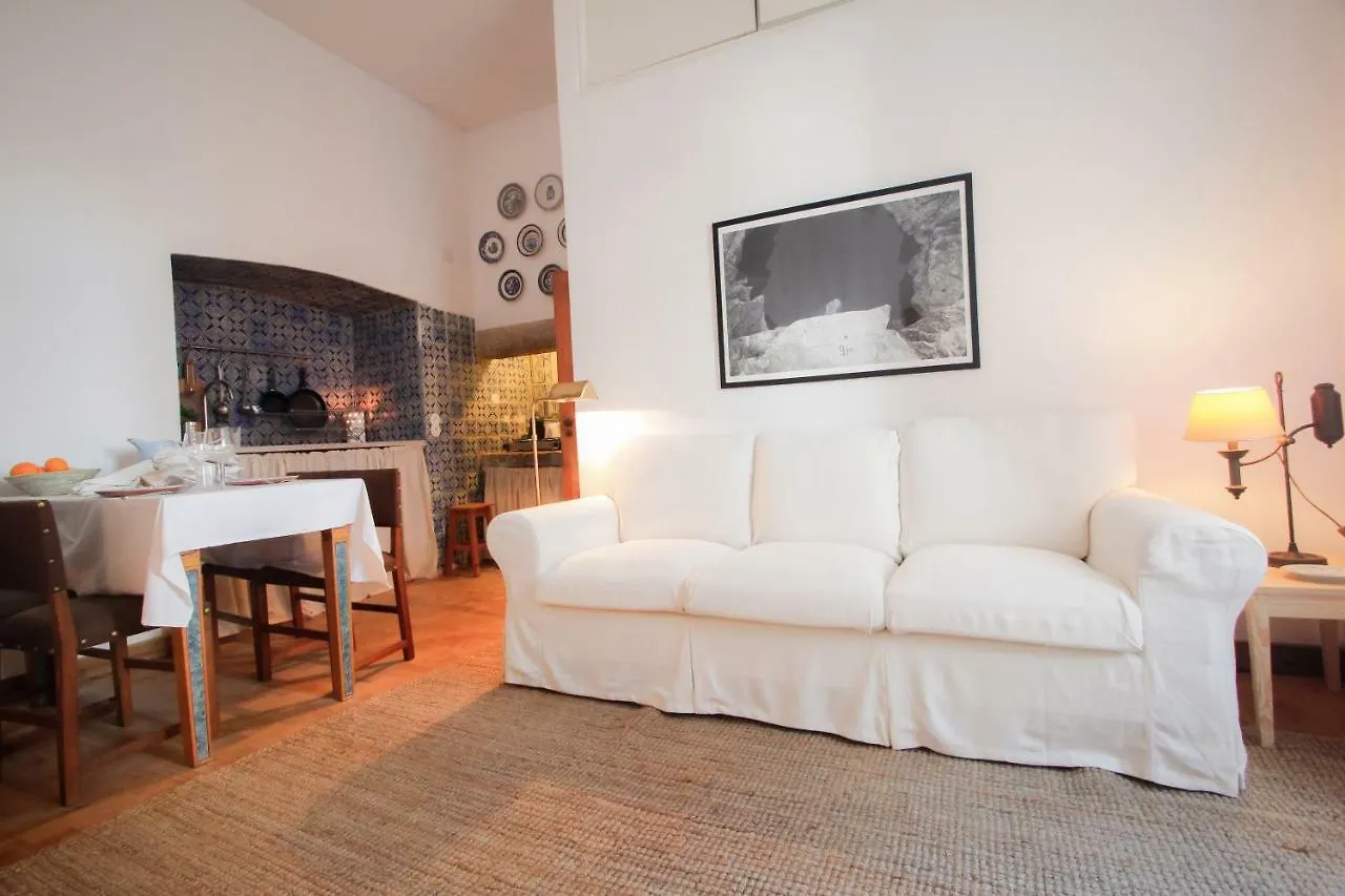 Traditional Studio In Alfama Lissabon Portugal